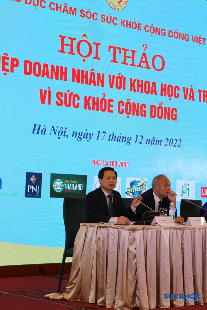 TS. Nguyễn Văn Nam giải đáp thắc mắc của khán giả