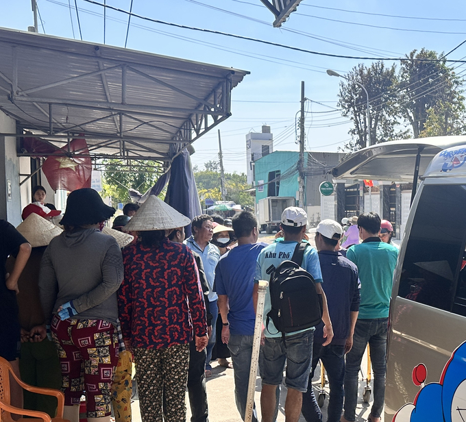 Thi thể nạn nhân được vớt và đưa về nhà người thân. Ảnh: LĐO