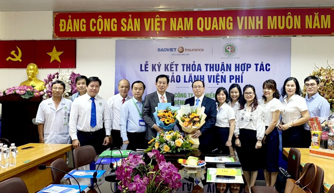 Đại diện hai đơn vị chụp hình lưu niệm tại buổi lễ ký kết