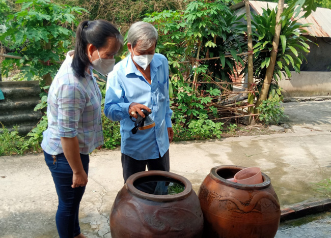 Diệt lăng quăng phòng, chống dịch bệnh SXHD ngay từ trong gia đình
