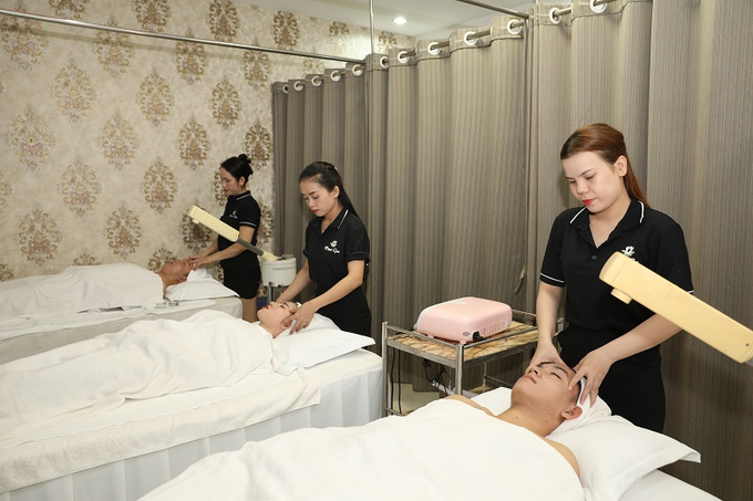 New spa sở hữu đội ngũ nhân viên có trình độ chuyên môn và nhiều kinh nghiệm trong lĩnh vực làm đẹp mang đến cho bạn sự hài lòng tuyệt đối khi trải nghiệm các gói dịch vụ