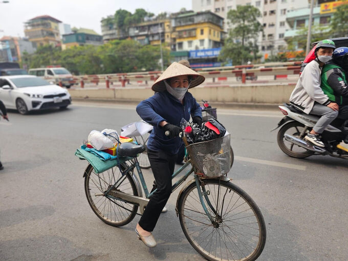 Niềm động viên lớn nhất của Tiệm cơm An Phúc là những nụ cười hạnh phúc của người dân. Ảnh: Nguyễn Phương Liên