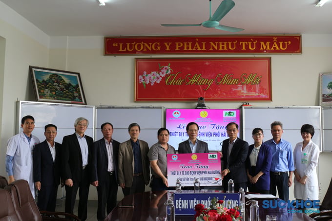 Các bên đã thực hiện nghi thức trao tặng các thiết bị y tế hiện đại
