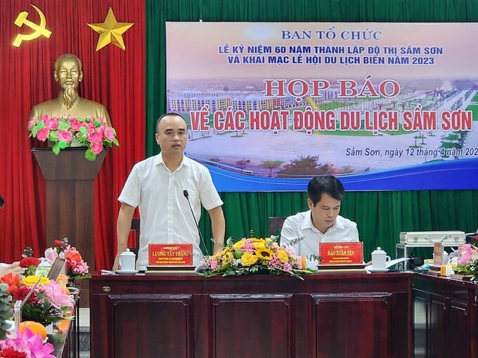 Bí thư Thành ủy TP Sầm Sơn Lương Tất Thắng cho biết du khách đến Sầm Sơn năm nay hoàn toàn yên tâm về giá dịch vụ, đồng thời sẽ xử lý nghiêm nạn “chặt chém”