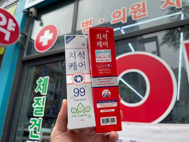 Bộ đôi sản phẩm kem đánh răng 99% organic phiên bản trắng và đỏ
