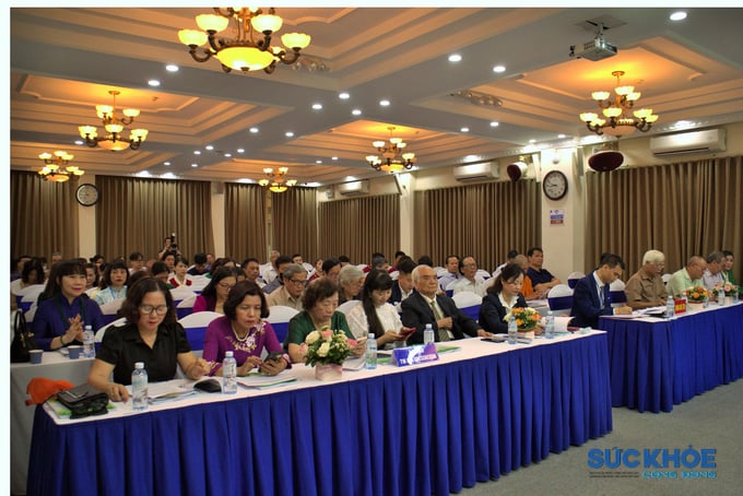 Lãnh đạo Hội và Viện cùng các diễn giả tham dự Hội thảo