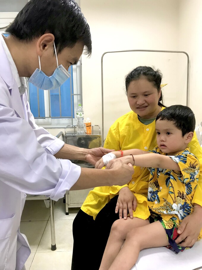 Sau mổ 7 ngày bệnh nhân đã tự ăn uống, đi lại được