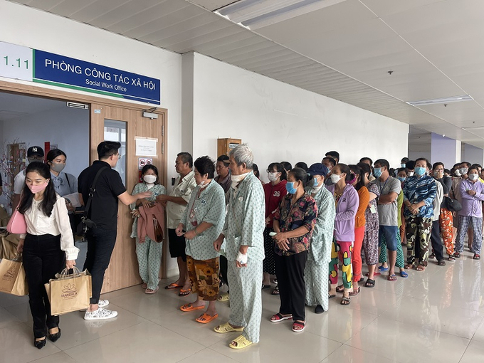 150 suất quà và tiền mặt cho các bệnh nhân đang điều trị ung thư tại Bệnh viện Ung Bướu TP. HCM cơ sở 2