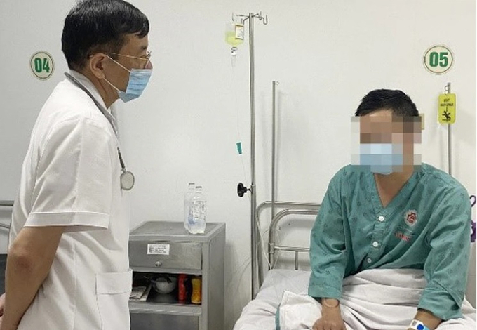 Bệnh nhân mắc viêm màng não do não mô cầu điều trị tại bệnh viện. Ảnh: BVCC (VTV)