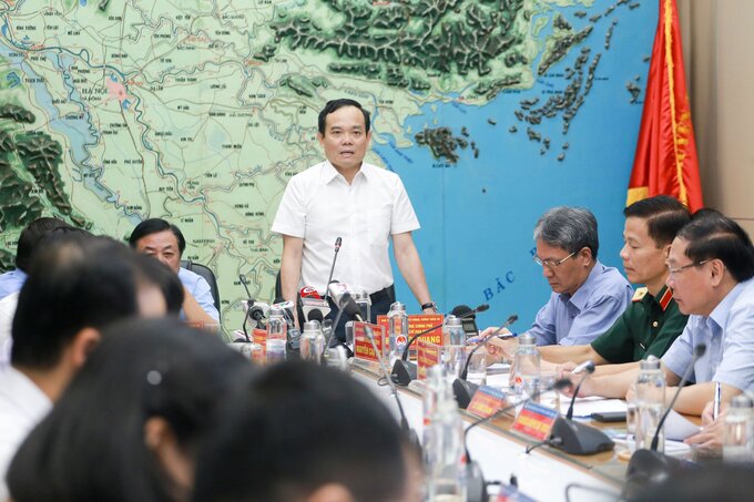 Phó Thủ tướng Chính phủ Trần Lưu Quang chỉ đạo họp ứng phó với bão số 1 và mưa lũ sau bão. Ảnh: Văn phòng thường trực Ban chỉ đạo quốc gia về phòng chống thiên tai