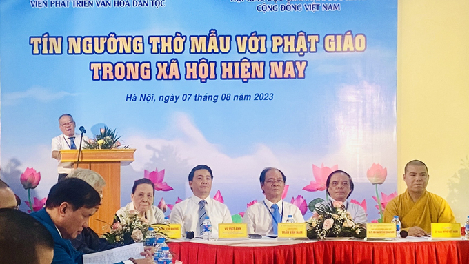 GS.TS. Trương Quốc Bình – Nguyên Phó Cục trưởng Cục Di sản văn hóa, Ủy viên HĐKH Viện Phát triển Văn hóa Dân tộc phát biểu tại Diễn đàn