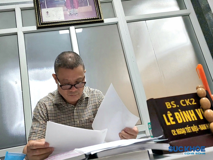 Mặc dù không trực tiếp thăm khám, xét nghiệm nhưng người được cho là Bác sỹ Vũ vẫn ký duyệt các kết quả xét nghiệm.