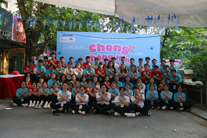 Các tình nguyện viên chương trình hiến máu 