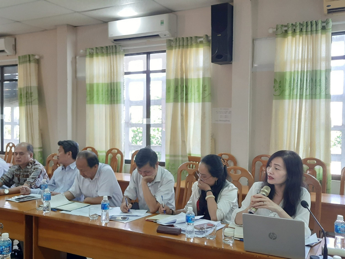 Bà Đoàn Thị Tuyết Mai - Trưởng phòng Quản lý Y cổ truyền của Cục Quản lý Y, Dược cổ truyền (thứ nhất - bên phải)
