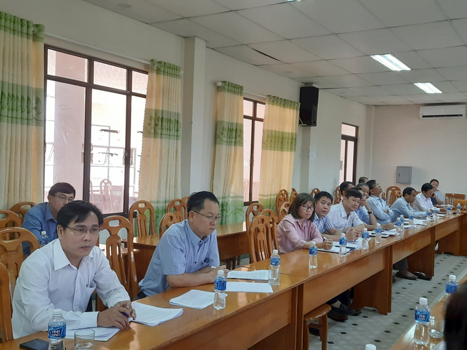 Ông Lê Văn Hồng - Phó Giám đốc Sở Y tế Bình Thuận (thứ nhất - bên trái)
