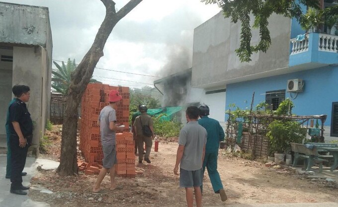 Hiện trường vụ nổ tại phòng trọ khiến 1 người bị bỏng nặng. Ảnh: Báo Lao động
