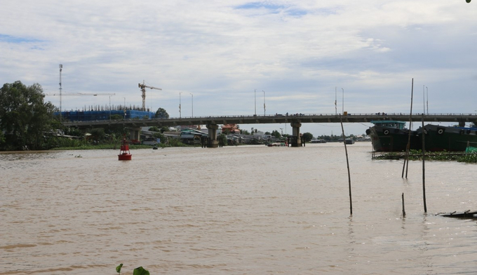 Cây cầu nơi cháu bé rơi xuống. Ảnh: VOV