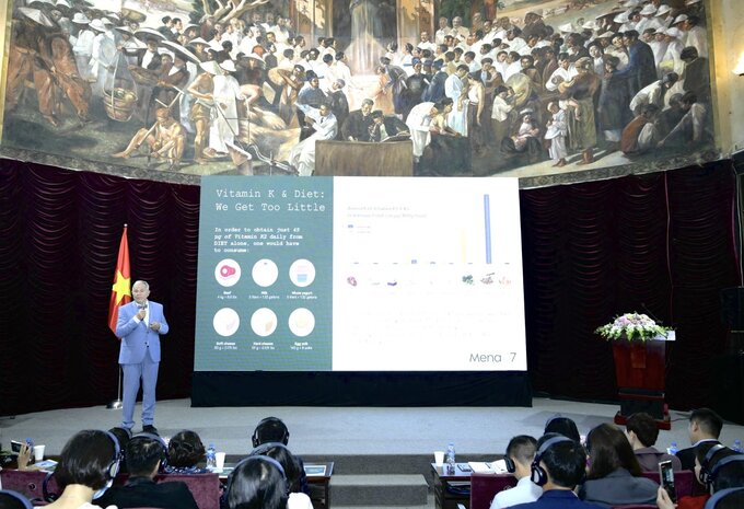 GS-TS Hogne Vik - cha đẻ MenaQ7 trình bày tham luận tại hội thảo