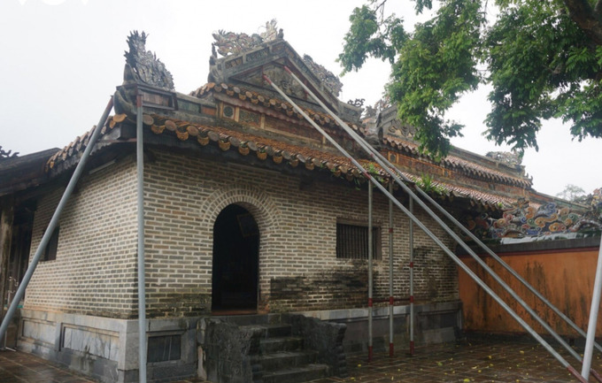 Nhiều di tích cố đô Huế phải chống đỡ trong mùa mưa bão. Ảnh: Văn phòng thường trực Ban chỉ đạo quốc gia về phòng chống thiên tai