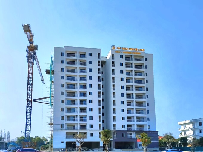 Phó Chủ tịch UBND tỉnh Thanh Hóa Mai Xuân Liêm vừa có văn bản yêu cầu chủ đầu tư di chuyển các hộ dân ra khỏi tòa nhà chung cư Quảng Thắng.