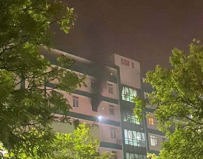 Vụ cháy tại phòng tiêm, khoa sản, tầng 6, khu nhà B, Bệnh viện Đa khoa khu vực Cẩm Phả. Ảnh: Người dân cung cấp (LĐO)
