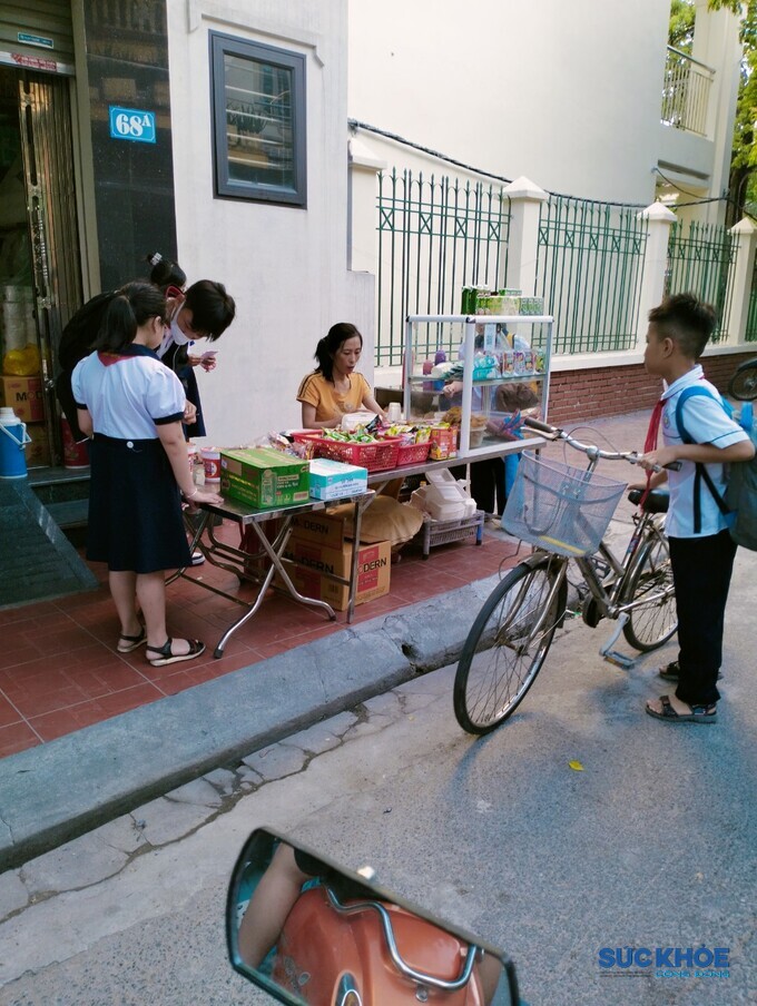 hs truong th nguyen du mua do an tai cong truong