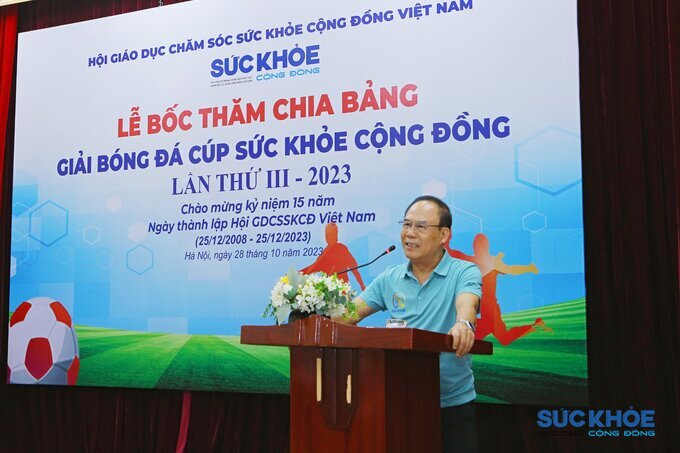 TS. Vương Văn Việt, Tổng Biên tập Tạp chí Sức Khỏe Cộng Đồng, Trưởng Ban Tổ chức phát biểu tại buổi lễ