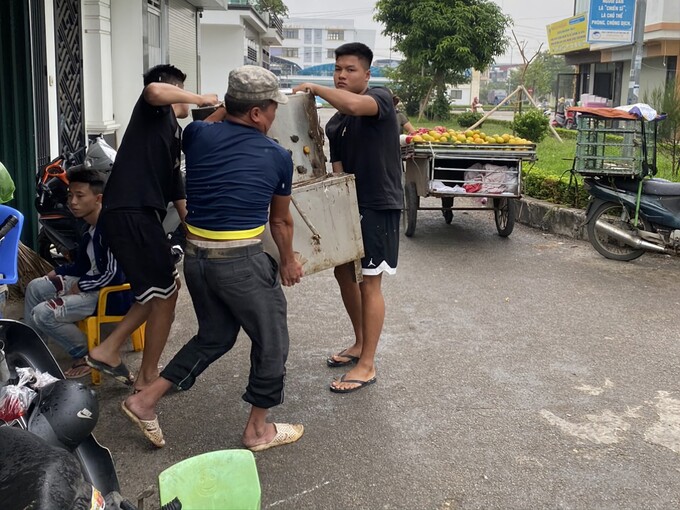 UBND phường Đông Vệ yêu cầu các cơ sở kinh doanh gia cầm dừng hoạt động giết mổ và di chuyển các dụng cụ giết mổ ra khỏi khu vực 