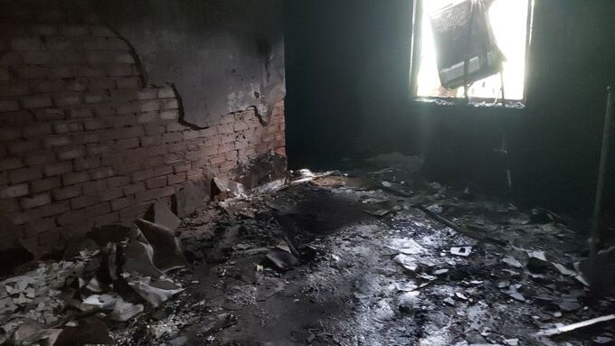 Một căn nhà bị cháy đen. Ảnh: Báo Lao động