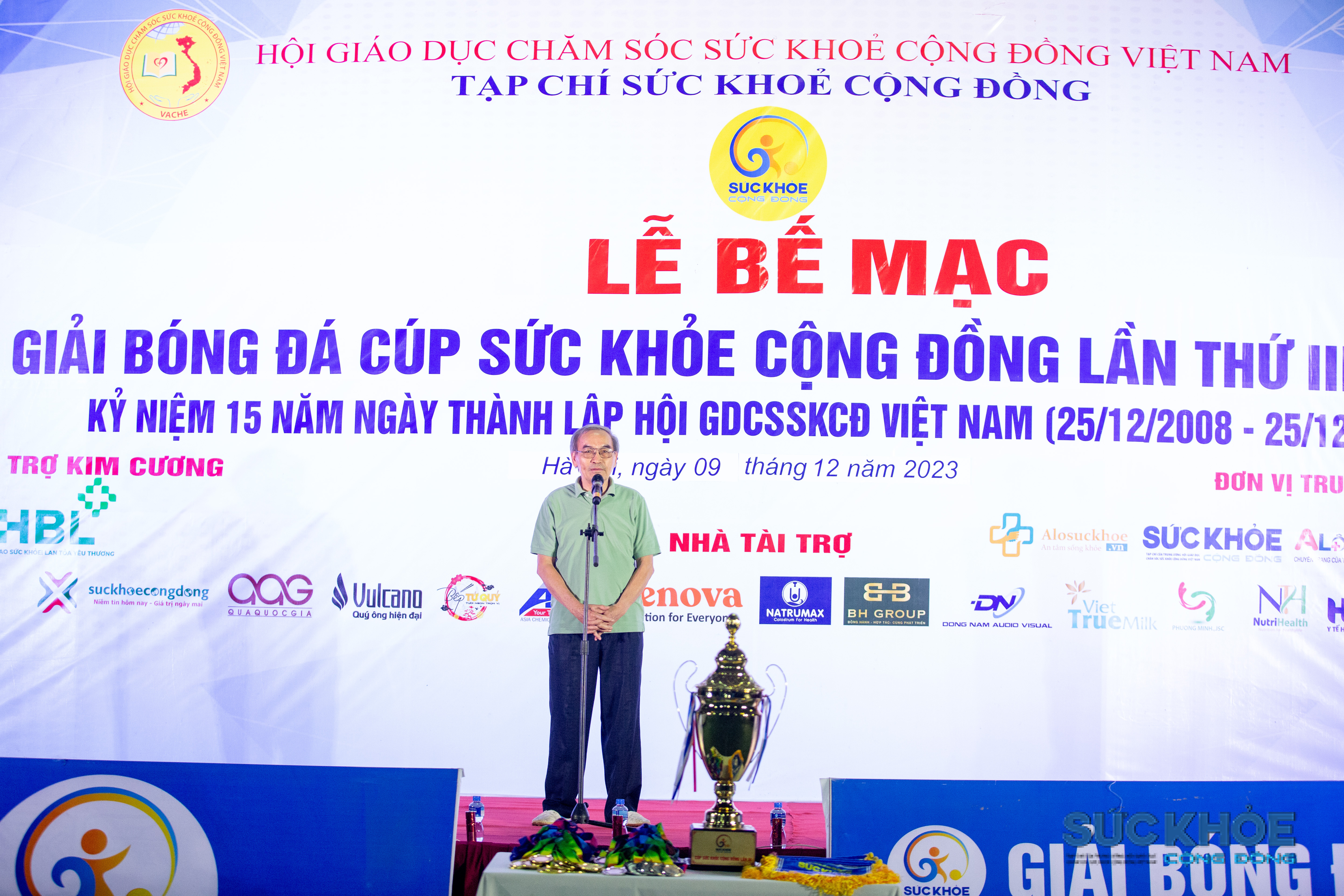 Đại tá Tạ Quang Vinh, Tổng thư ký, Trưởng Ban chỉ đạo Giải bóng phát biểu tại Lễ bế mạc