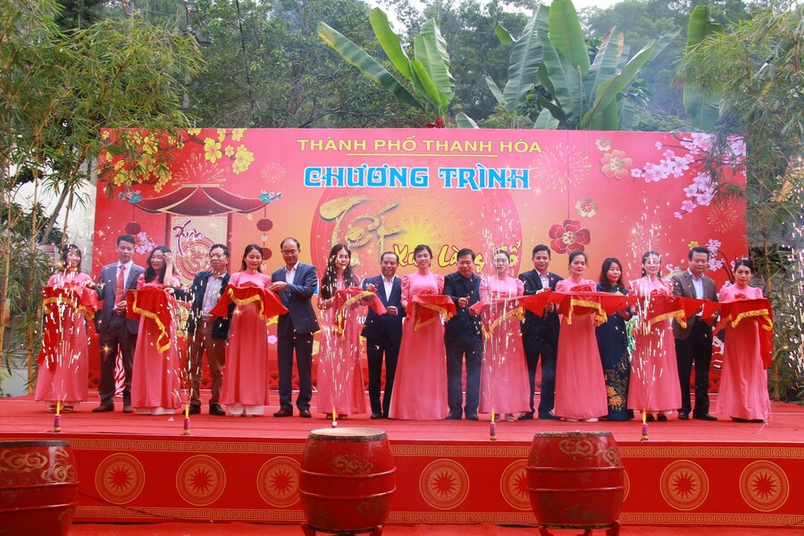 Đây là năm thứ 2 thành phố Thanh Hóa tổ chức chương trình “Tết xưa, Làng cổ” để giới thiệu, bán sản phẩm tại chợ quê; thực hiện hoạt động văn hóa, văn nghệ, trò diễn dân gian; ẩm thực, mua sắm tại làng cổ Đông Sơn; kết nối với nhiều khu, điểm du lịch như Động Tiên Sơn, giếng cổ 2.000 năm...