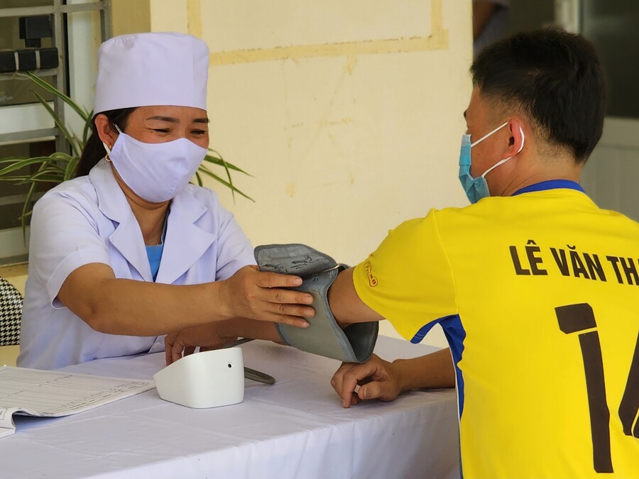 Với vai trò là Trạm trưởng Trạm Y tế xã Tân Phúc, bác sĩ Phạm Thị Quyên đã trở thành chỗ dựa tin cậy của bà con nơi đây mỗi khi đau ốm