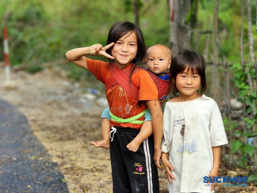 Trong đời sống của đồng bào dân tộc ít người, bên cạnh những nét văn hóa đặc sắc, vẫn còn không ít hủ tục