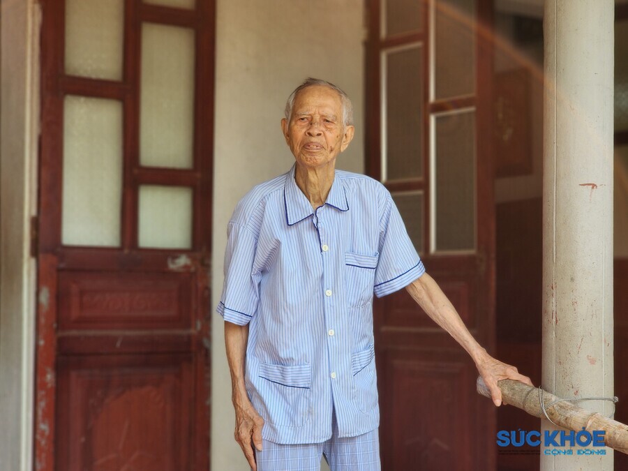 Cựu thanh niên xung phong với biệt danh “vua phá bom” Cao Xuân Thọ, ông vinh dự được gặp Bác Hồ 4 lần và 3 lần được tặng Huy hiệu của Người