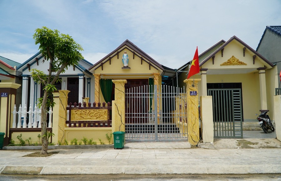 28 hộ dân ở xã Thiệu Vũ, huyện Thiệu Hóa, tỉnh Thanh Hóa được lên bờ sống trong những ngôi nhà mới khang trang. Ảnh:QD
