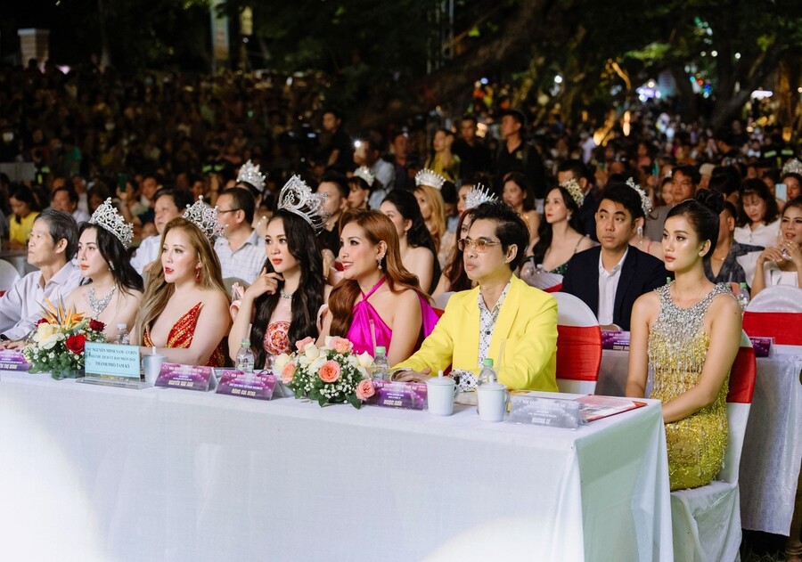 Đêm thi có sự tham dự của nhiều lãnh đạo đại diện các cơ quan ban ngành đến tham dự
