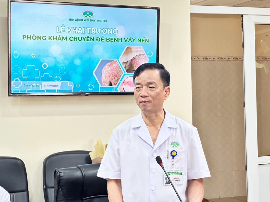BSCKII Lê Văn Sỹ - Giám đốc Bệnh viện Đa khoa tỉnh Thanh Hóa phát biểu tại buổi lễ