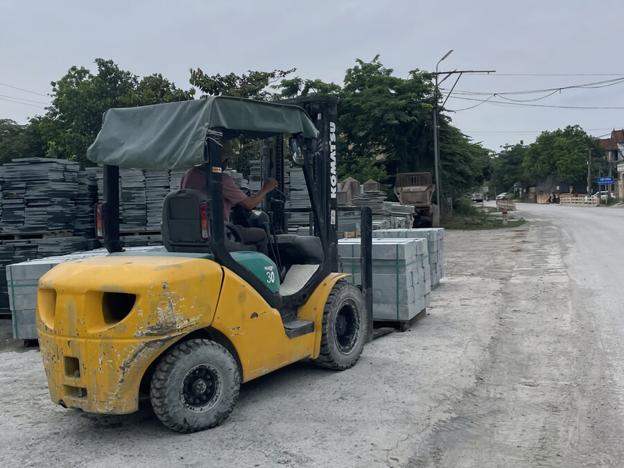 Phường An Hưng xử lý điểm tập kết vật liệu xây dựng dọc Quốc lộ 47 sau phản ánh