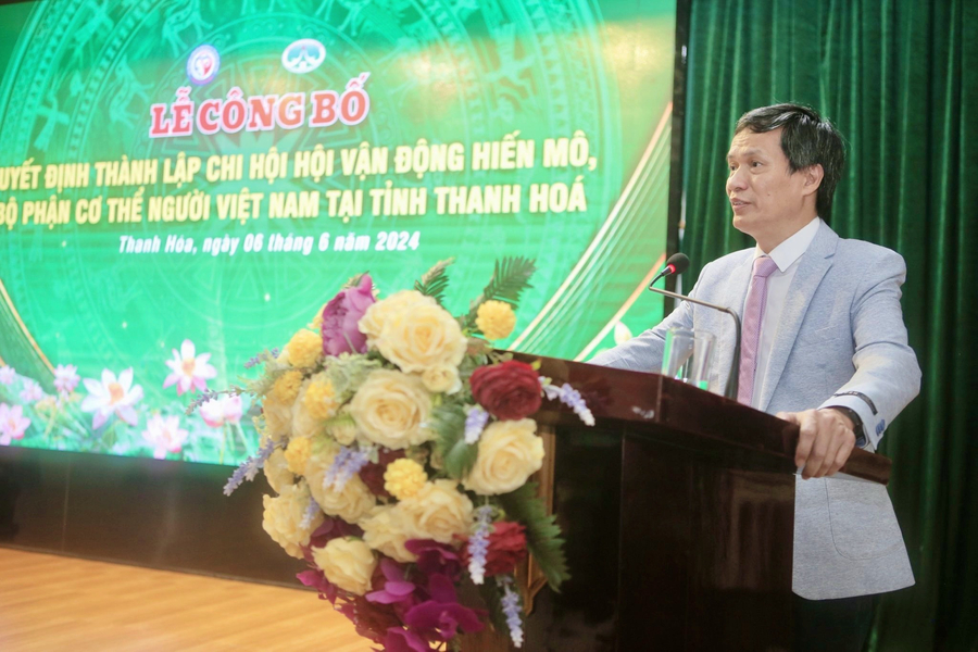 PGS.TS Đồng Văn Hệ, Phó Chủ tịch Hội vận động hiến mô, bộ phận cơ thể người Việt Nam phát biểu tại buổi lễ