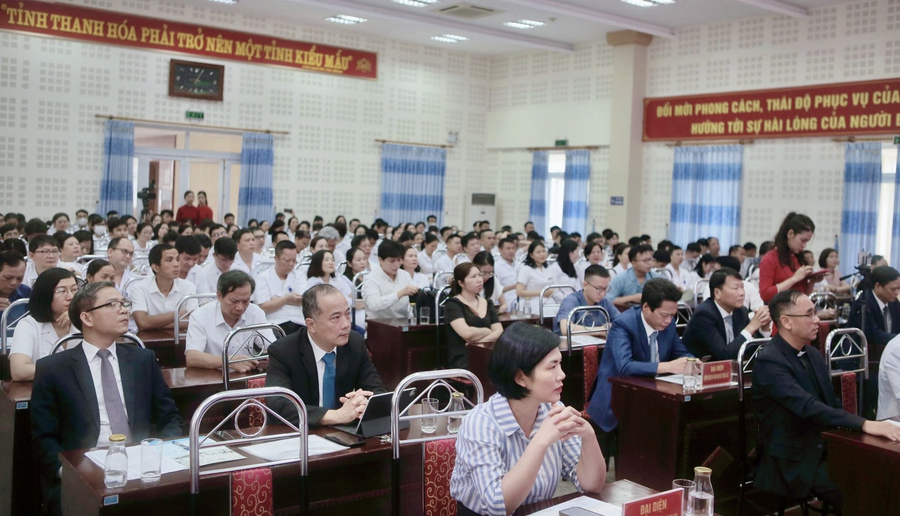 Các đại biểu tham dự buổi lễ