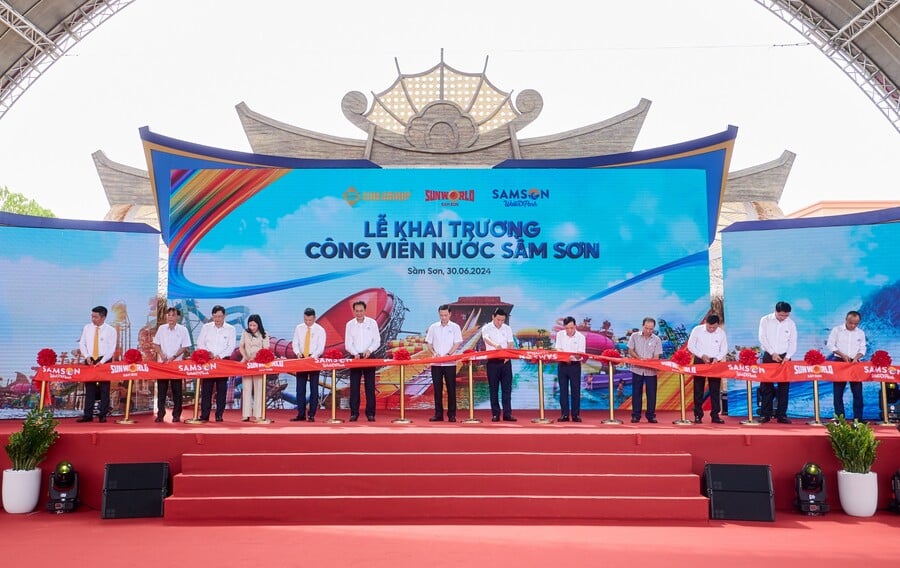 Công viên nước Sầm Sơn - Sam Son Water Park vừa được khai trương, đưa vào hoạt động ngày 30/6 tại thành phố Sầm Sơn, Thanh Hóa
