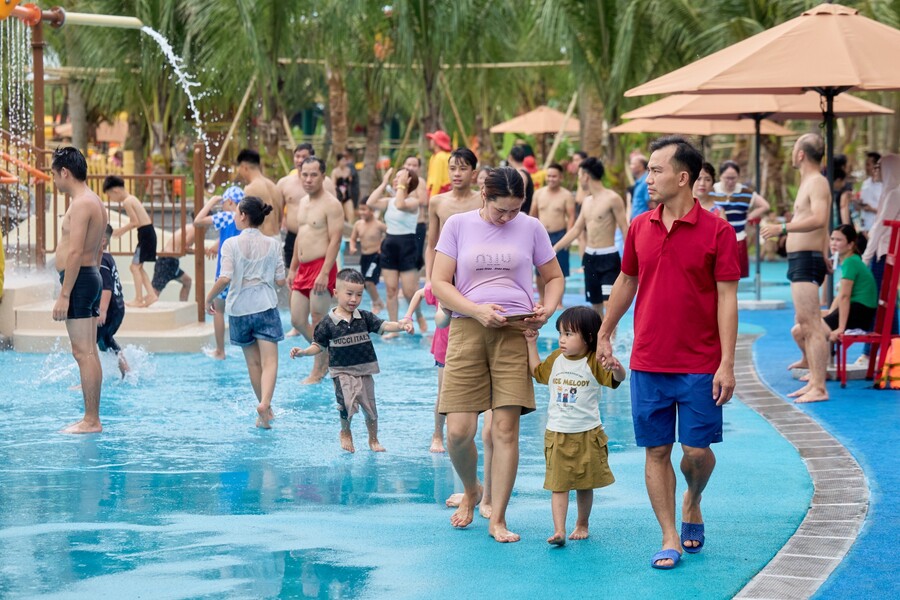 Đây là một sản phẩm du lịch mới, lần đầu tiên xuất hiện tại Thanh Hóa. Du khách đến Sầm Sơn sẽ được trải nghiệm, vui chơi tại khu công viên nước cảm giác mạnh hàng đầu miền Bắc