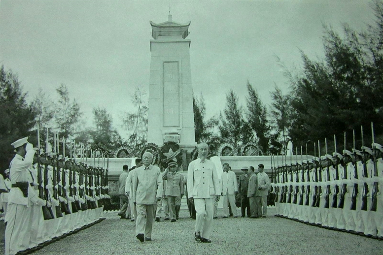 bac ho va lanh dao dang nha nuoc_1955