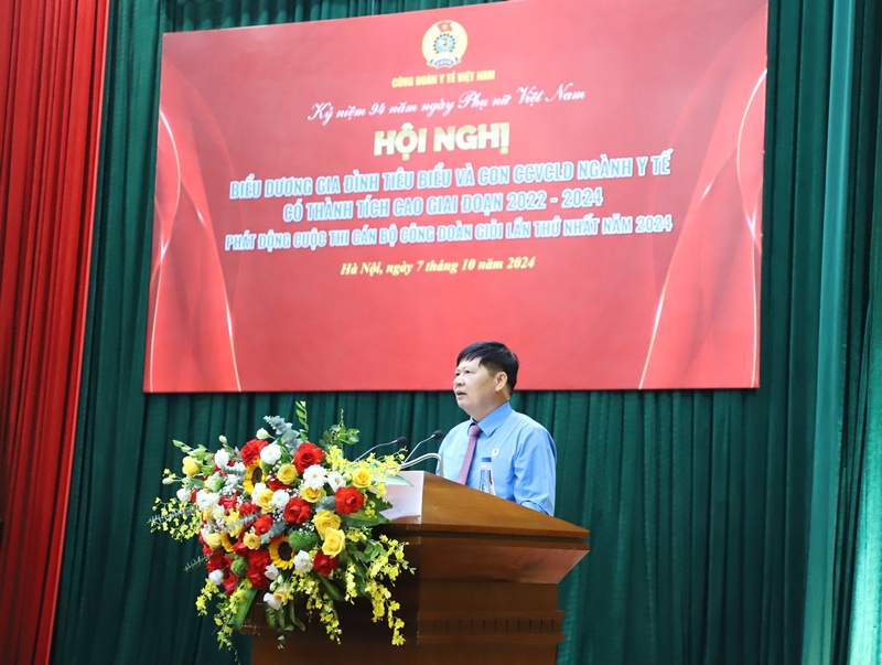 Chi Binh phat bieu.JPG