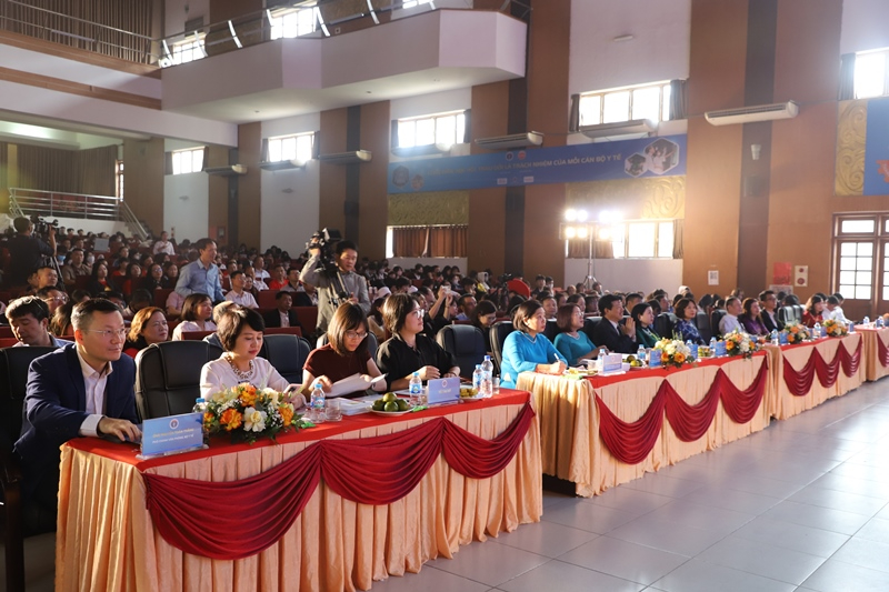 28.10.2024 Cac dai bieu 02.JPG