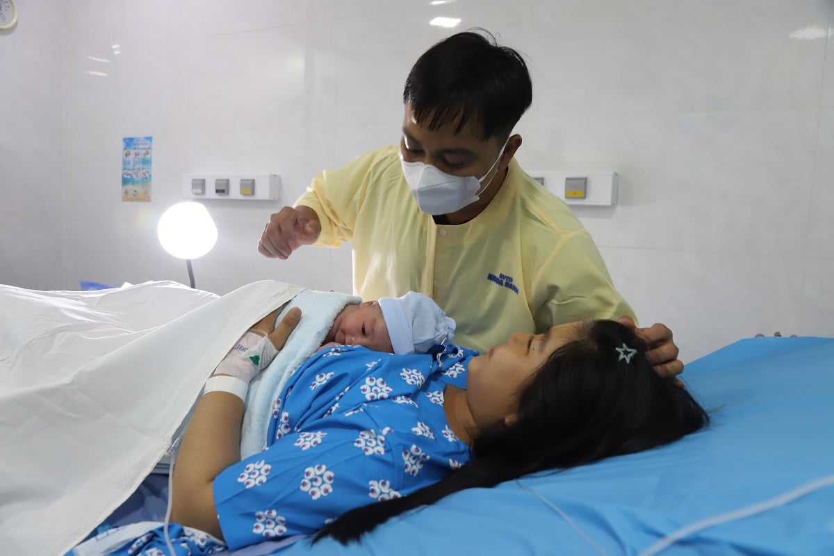 Nhung-tieng-khoc-chao-doi-dong-day-niem-hy-vong-1