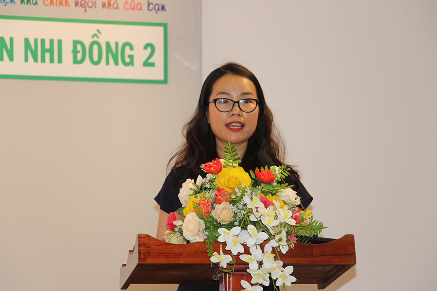 Bà Nguyễn Thị Thúy, Phó Trưởng Phòng Công tác Xã hội, Bệnh viện Nhi đồng 2 phát biểu tại buổi lễ