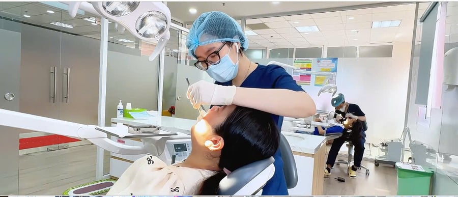 Phòng Nha khoa được trang bị công nghệ tiên tiến từ Nhật Bản. Đội ngũ bác sĩ Bệnh viện Răng Hàm Mặt TP. Hồ Chí Minh sẽ trực tiếp thăm khám và điều trị