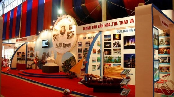 trien-lam-thanh-tuu-40-nam-17486904759441193536491