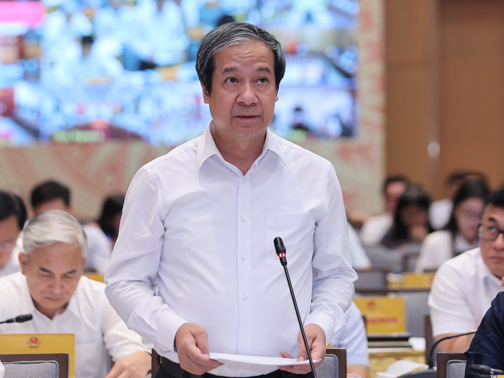 Bộ trưởng Nguyễn Kim Sơn báo cáo tóm tắt về lộ trình số hóa dữ liệu văn bằng, chứng chỉ theo tiêu chí 